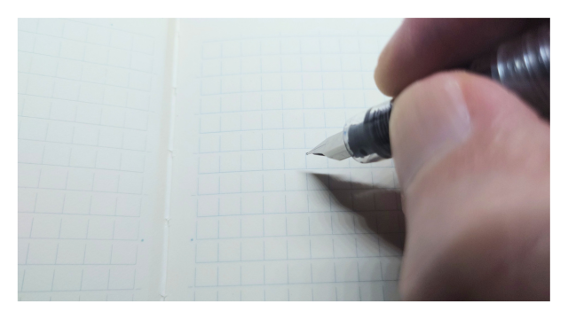 プラチナ万年筆プレピーの外観。樹脂製で軽量、初心者に人気のモデル。