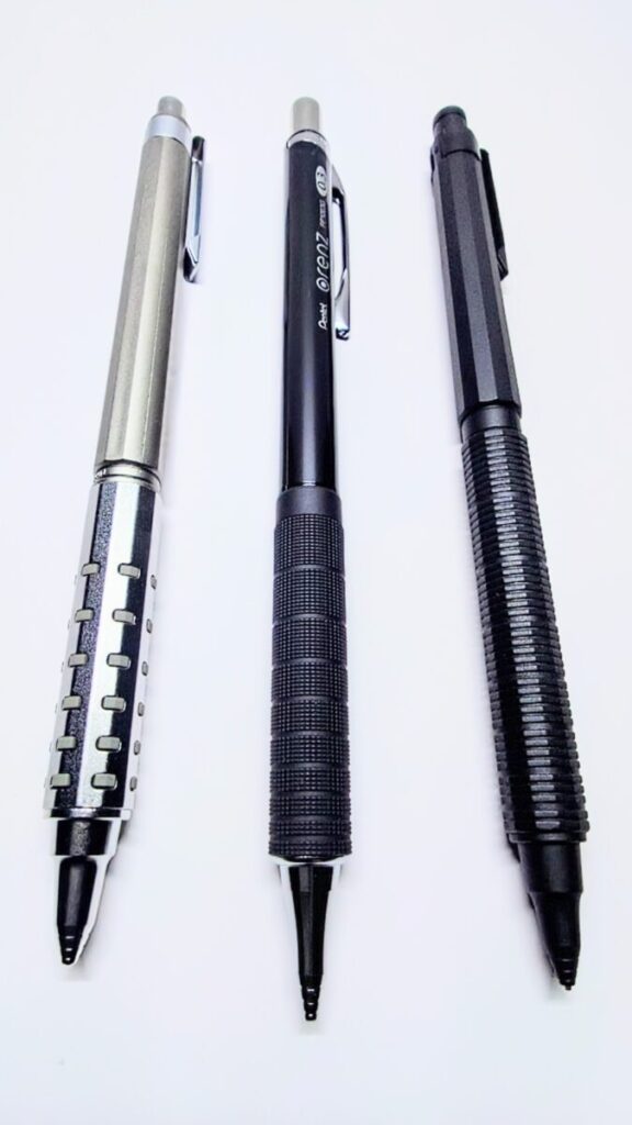 オレンズシリーズ3モデル（左からAT・メタルグリップ・ネロ）を並べた比較写真。グリップ形状や質感、サイズ感の違いが一目でわかる。